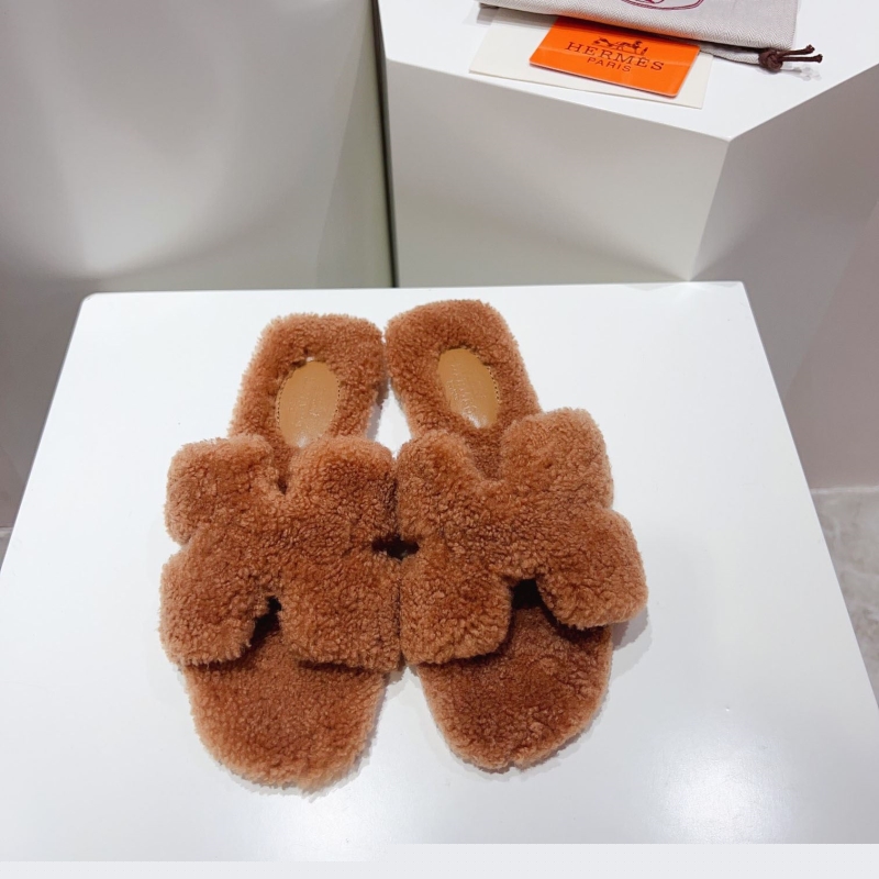 H**mes slippers